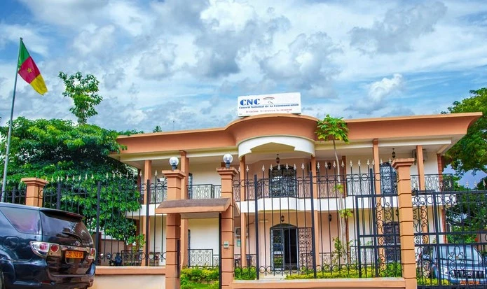 Cameroun : Vague de sanctions contre des journalistes et médias par le Conseil national de la communication