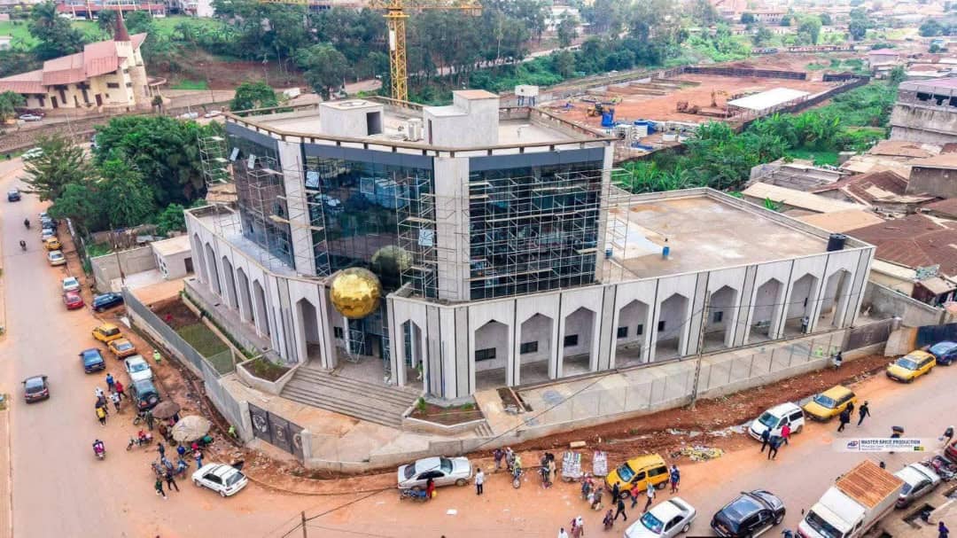 Inauguration du nouveau siège de la Fecafoot : Confusion au sommet de l'État sur la représentation présidentielle