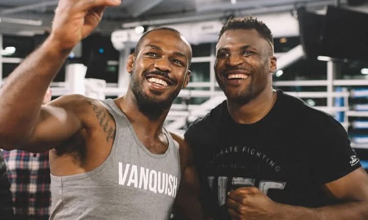 Francis Ngannou prend position pour Jon Jones dans le conflit autour d'un combat à 15 millions de dollars