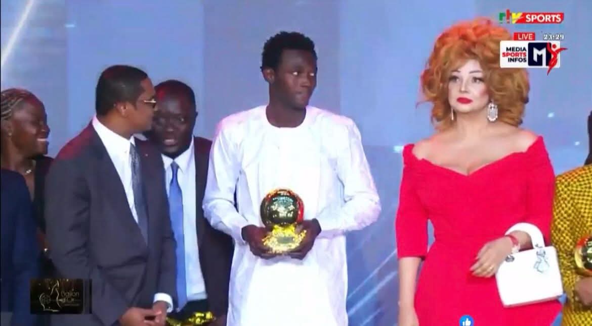 Serge Daura et Lys Fraîche Tiwa remportent le Ballon d'Or camerounais 2025