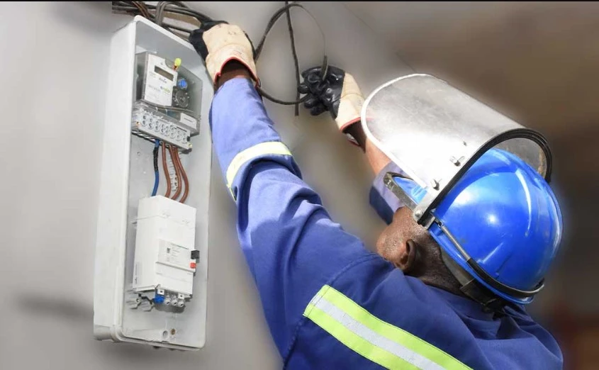 Cameroun : Vaste opération anti-fraude électrique, des centaines de foyers alimentés illégalement
