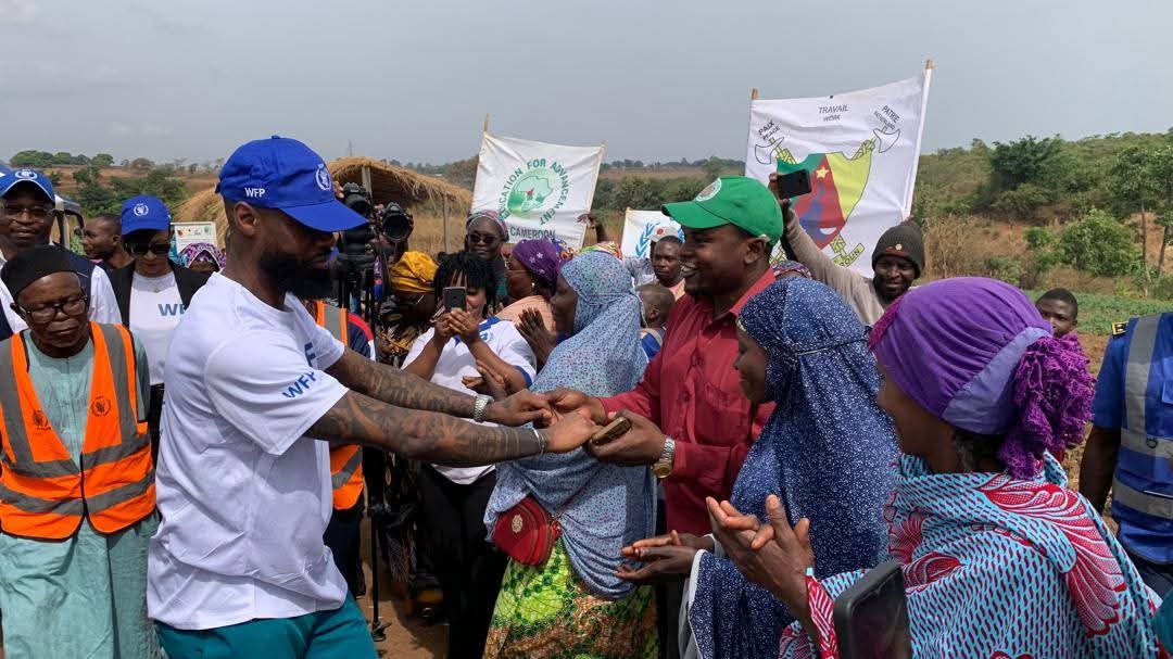 Nicolas Nkoulou s'engage auprès des populations vulnérables de Ngaoundéré avec le PAM