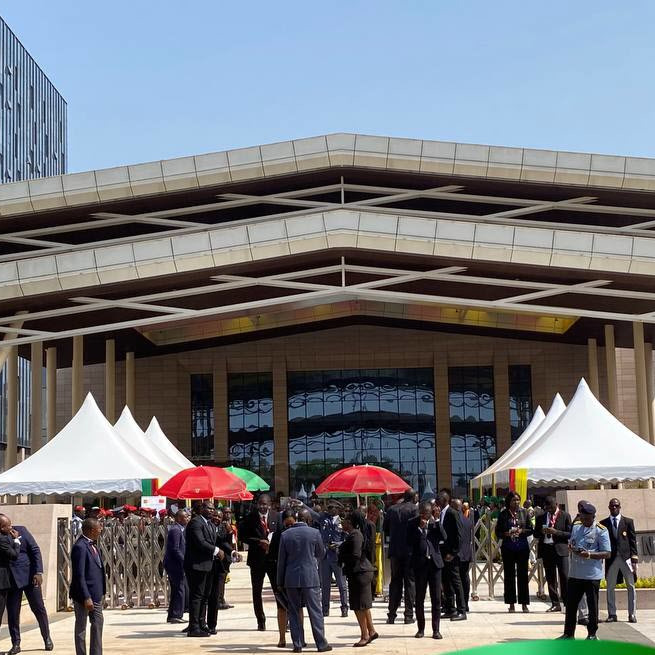 Colère à l'Assemblée nationale camerounaise face aux indemnités, pendant que les travailleurs peinent à recevoir leurs salaires