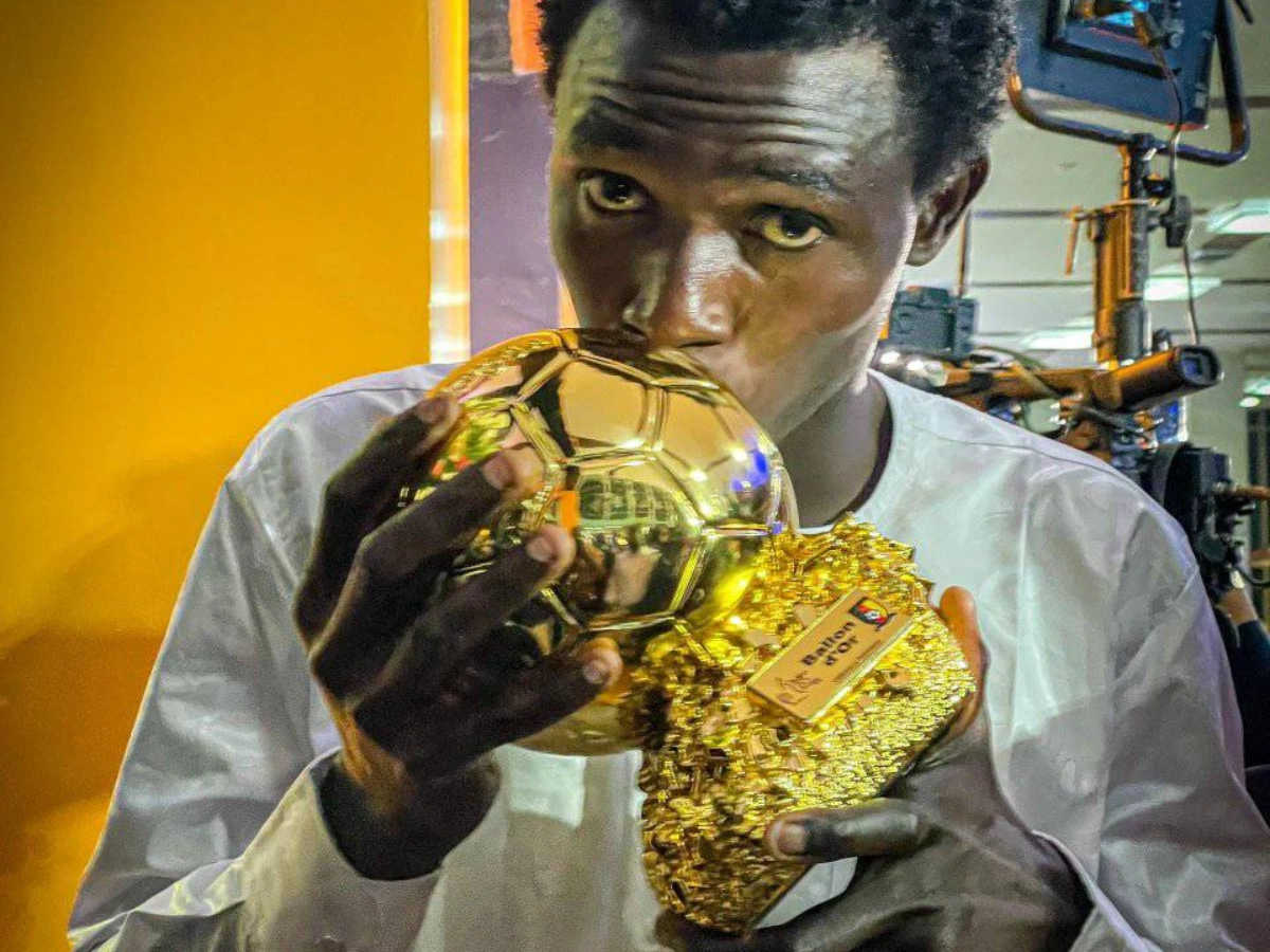 Serge Daura sacré Ballon d'Or camerounais 2025 : une saison exceptionnelle récompensée
